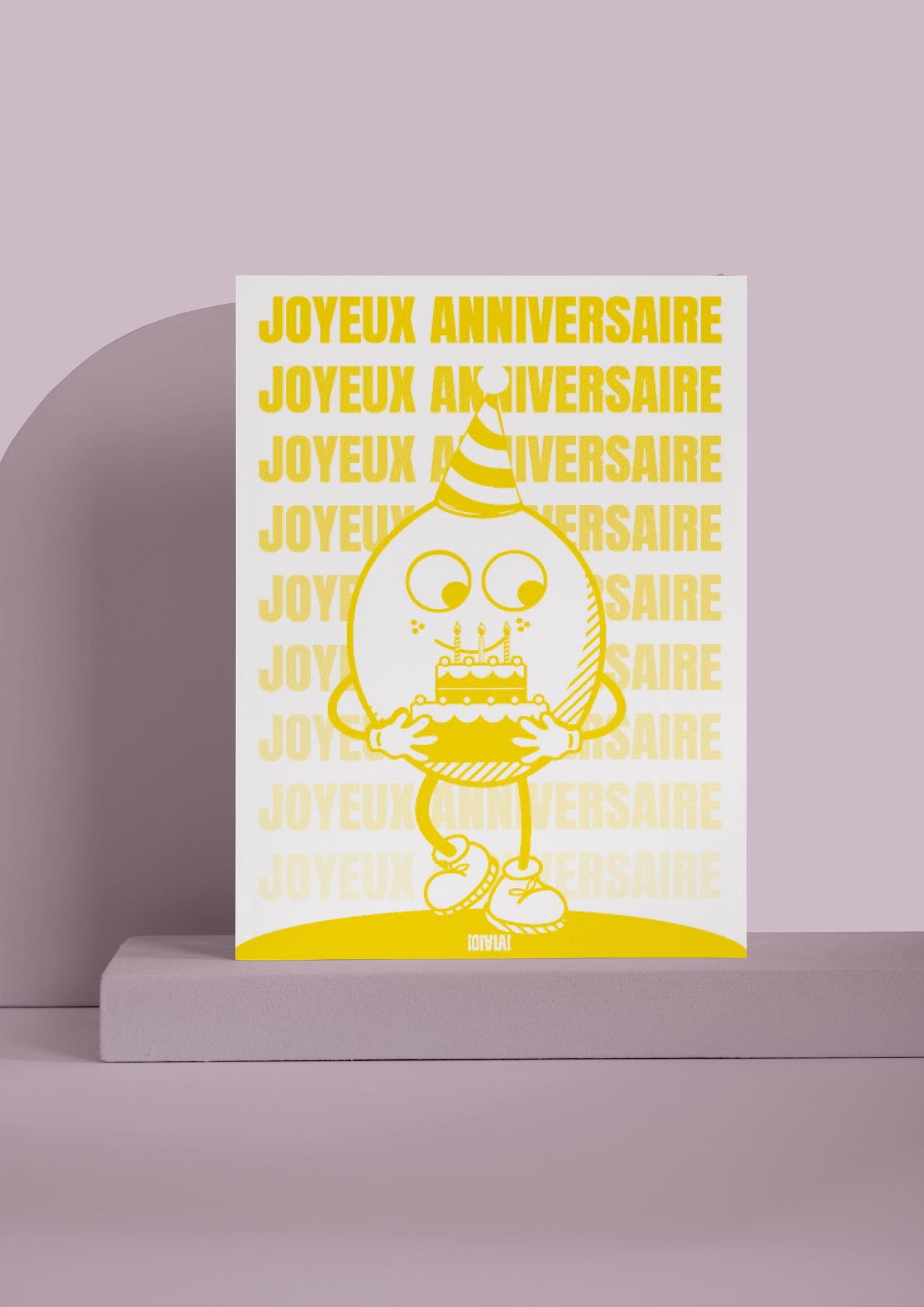 Carte joyeux anniversaire avec un bonhomme citron qui tient un gâteau dans les mains.