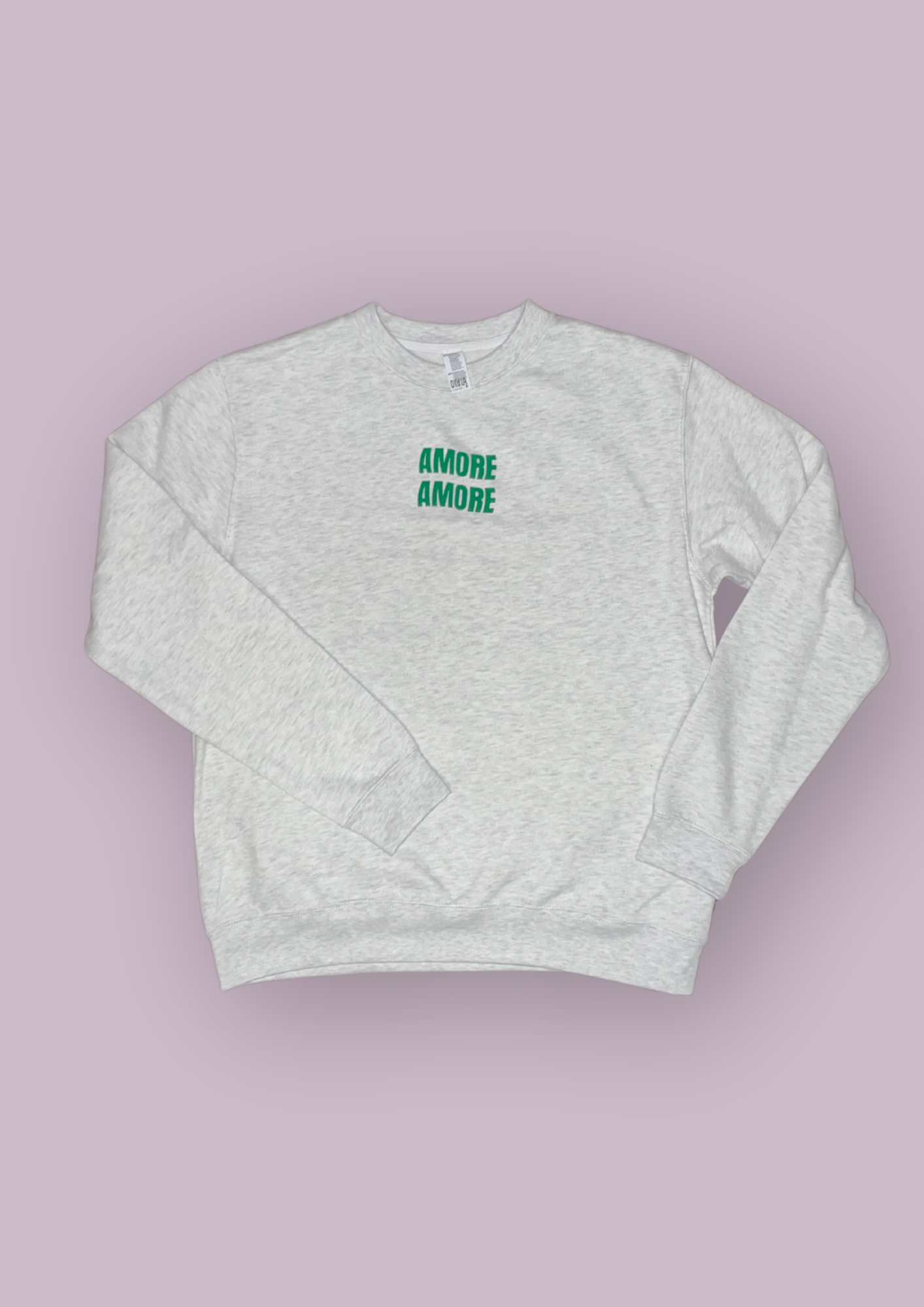 Photo produit d'un sweat gris avec pour inscription sur le centre de la poitrine Amore Amore en velours vert. 