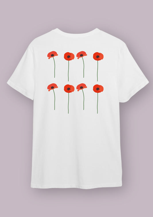 Photo produit d'un t-shirt blanc de dos avec le design de 8 coquelicots rouges sur deux lignes. 
