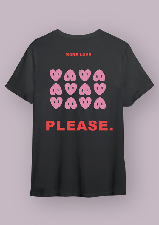 Photo produit d'un t-shirt noir de dos avec pour design la phrase more love  rouge en haut au centre en dessous 12 coeurs roses en 3 lignes et en dessous please en rouge avec un point.  