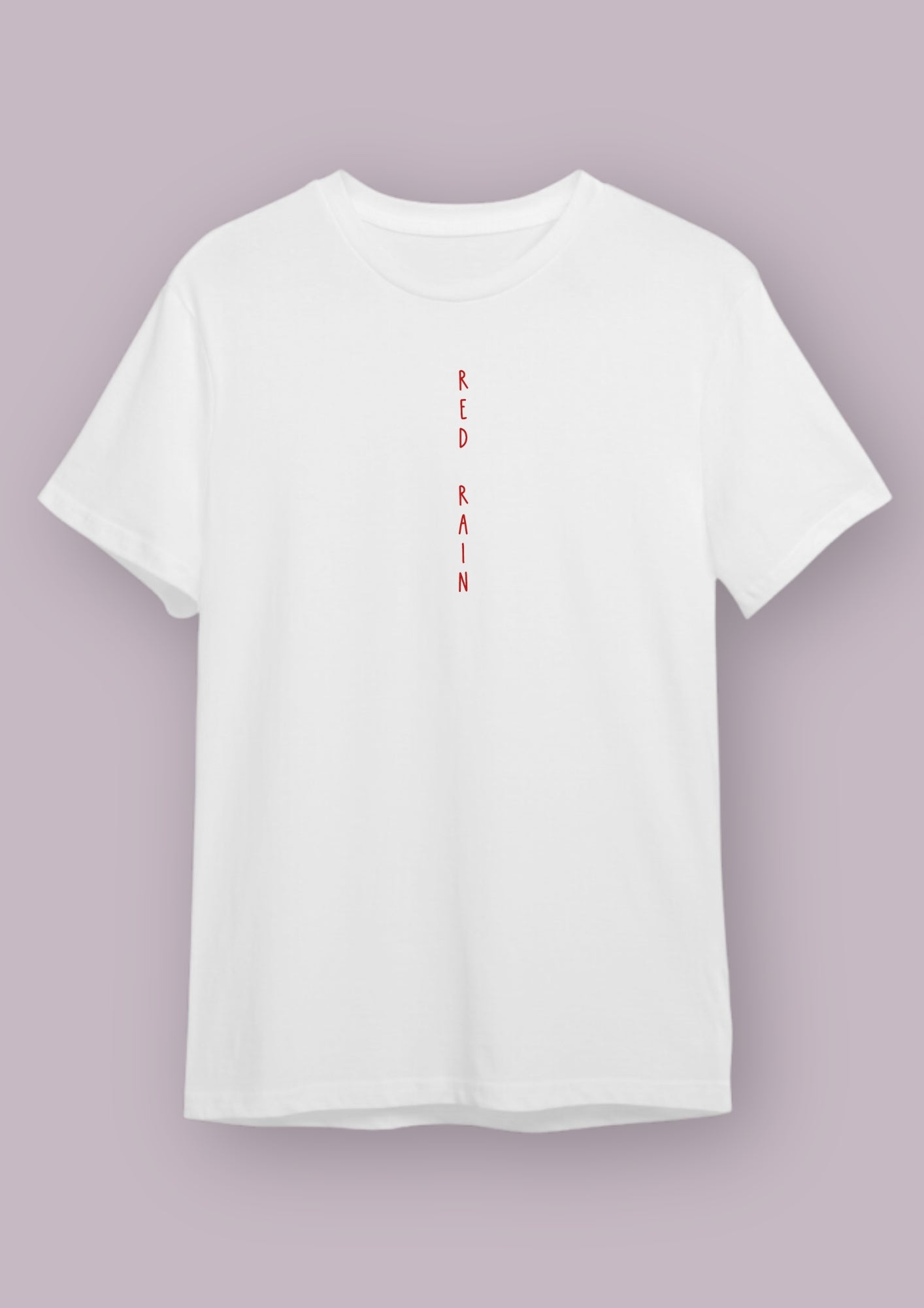Photo produit blanc de face avec la phrase red rain en rouge écrite à la verticale au centre de la poitrine. 